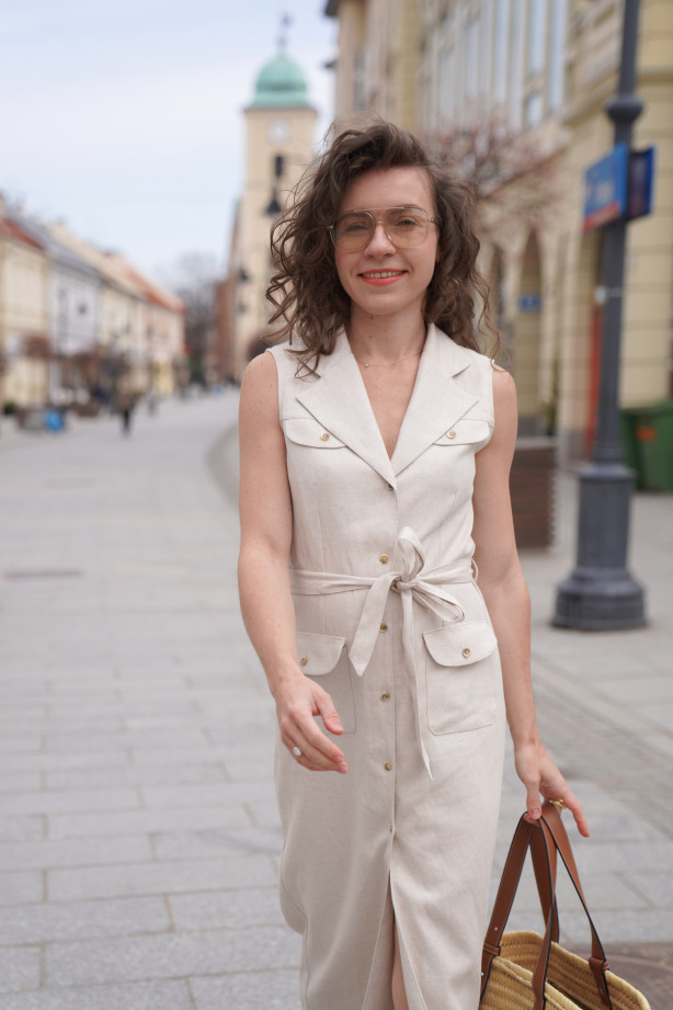 Szmizjerka w stylu marynarki - sukienka z paskiem i jodełką