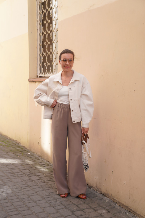 Spodnie Moris Taupe - proste, z gumą w pasie i kieszeniami