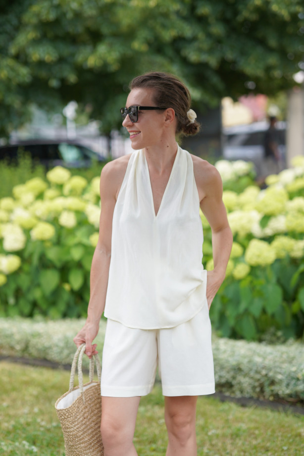 Top Livia - dekolt halter, letni top damski