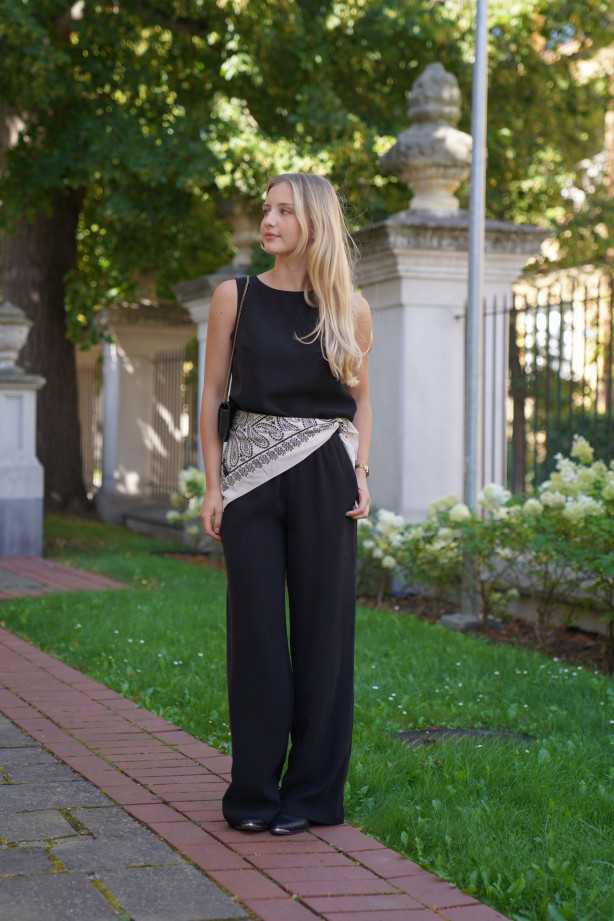 Spodnie Moris Matt Black - bestsellerowe spodnie z gumą w pasie | Marisol