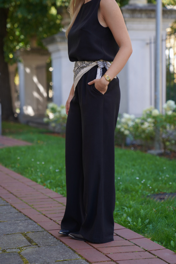 Spodnie Moris Matt Black - bestsellerowe spodnie z gumą w pasie | Marisol