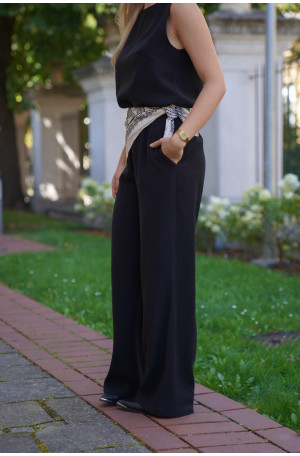 Spodnie Moris Matt Black - bestsellerowe spodnie z gumą w pasie | Marisol