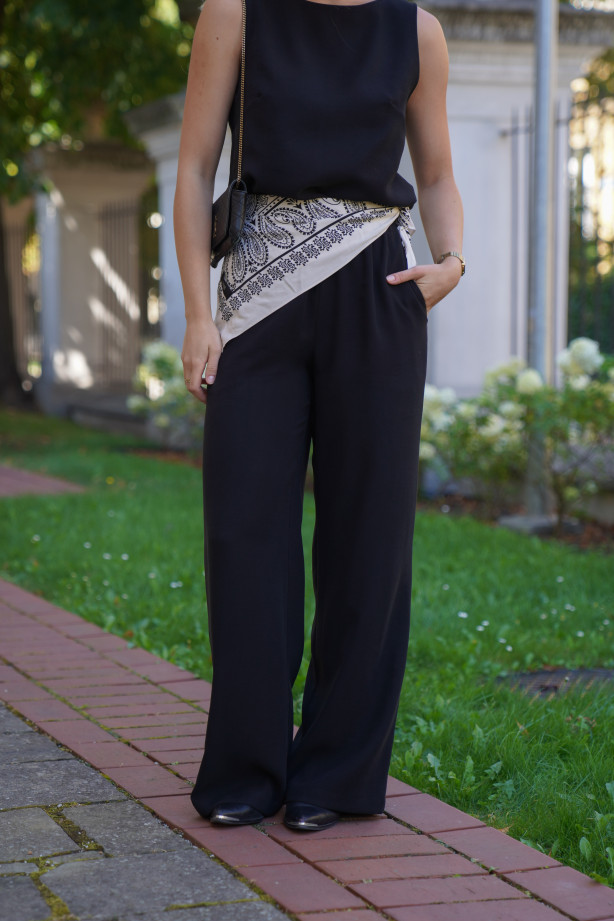 Spodnie Moris Matt Black - bestsellerowe spodnie z gumą w pasie | Marisol