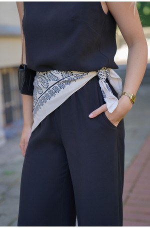 Spodnie Moris Matt Black - bestsellerowe spodnie z gumą w pasie | Marisol