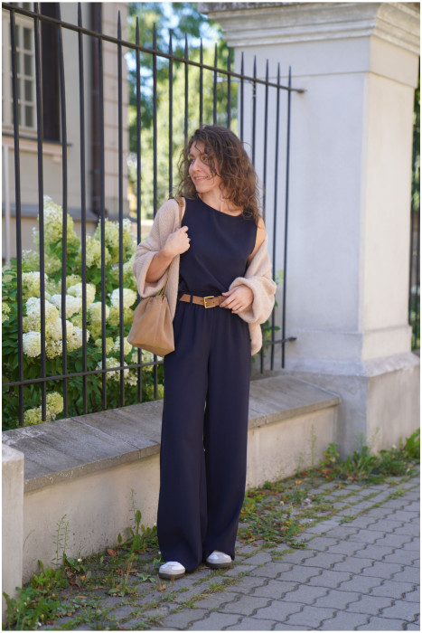 Spodnie Moris Navy - bestsellerowe spodnie z gumą w pasie | Marisol 2