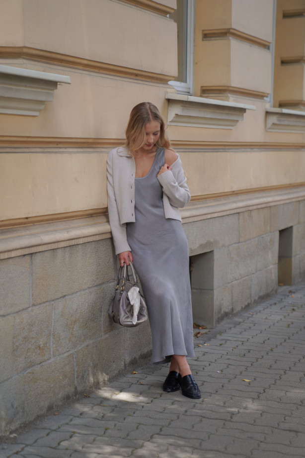 Sukienka Toscana Silver - krojona ze skosu, z szarfą | Marisol
